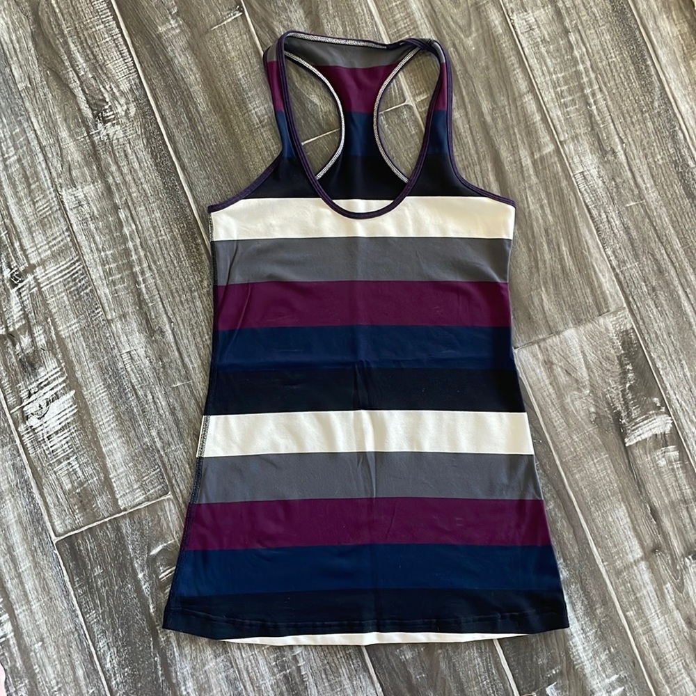 Lululemon tank, size 6, excellent condition